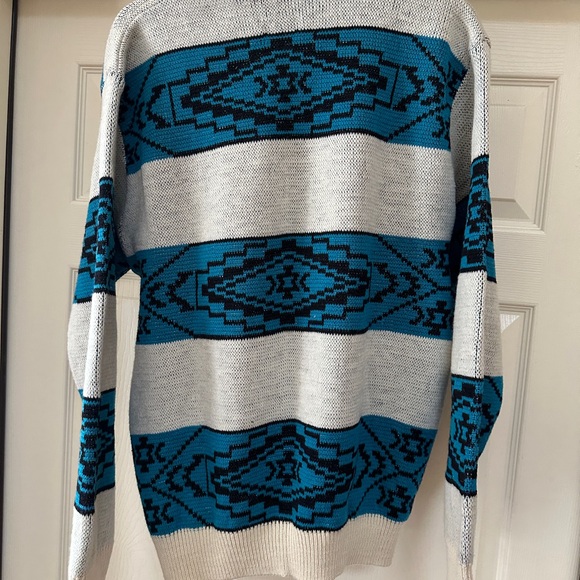Patterned Blue and White Sweater - Picture 4 of 4